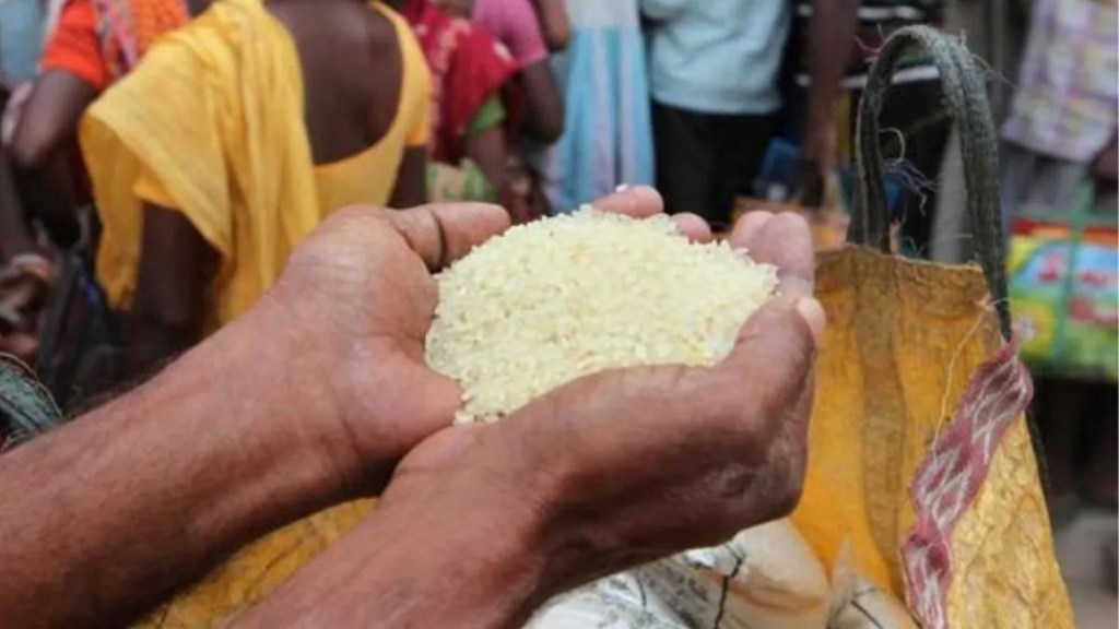 Free Ration: હવે આ લોકોને મફતમાં નહીં મળે રાશન, સરકારના બે મંત્રાલયે મળીને કરી તૈયારી Free Ration: હવે આ લોકોને મફતમાં નહીં મળે રાશન, સરકારના બે મંત્રાલયે મળીને કરી તૈયારી