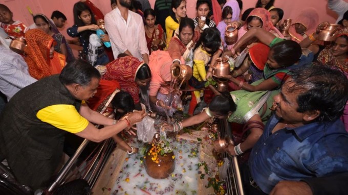 આ દિવસે કોઈના વિશે ખોટો વિચાર કરવો જોઈએ નહીં. સ્ત્રીઓનું અપમાન પણ કરવું જોઈએ નહીં.(Photo: Indian Express)