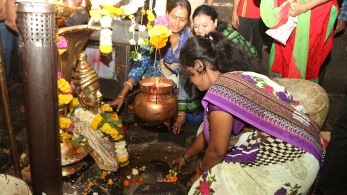 ધાર્મિક વિધિથી પૂજા કર્યા પછી, સાત્વિક ભોજન લો. આ સાથે આ દિવસે દાન કરવું પણ ખૂબ જ શુભ માનવામાં આવે છે. (Photo: Indian Express)