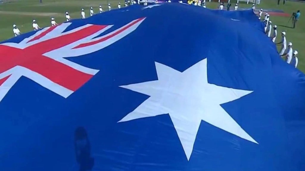 ચેમ્પિયન્સ ટ્રોફી : પાકિસ્તાનમાં ગુંજ્યું ભારતનું રાષ્ટ્રગીત, ઇંગ્લેન્ડ-ઓસ્ટ્રેલિયાની ટીમ જોતી રહી ગઇ, જુઓ VIDEO ચેમ્પિયન્સ ટ્રોફી : પાકિસ્તાનમાં ગુંજ્યું ભારતનું રાષ્ટ્રગીત, ઇંગ્લેન્ડ-ઓસ્ટ્રેલિયાની ટીમ જોતી રહી ગઇ, જુઓ VIDEO