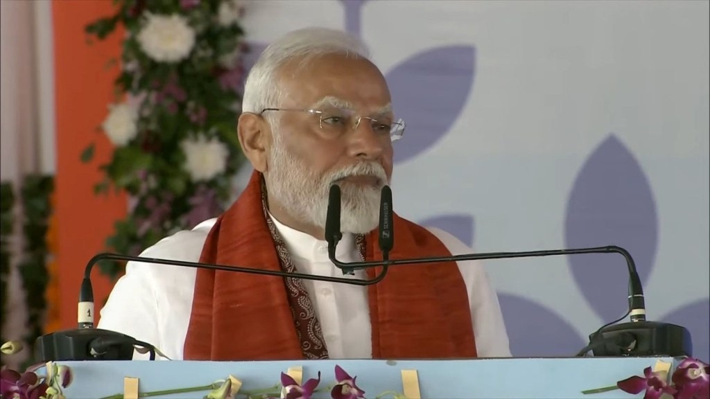 ભાગલપુરમાં પીએમ મોદીનો લાલુ યાદવ પર પ્રહાર, કહ્યું – જંગલરાજ વાળા મહાકુંભને ગાળો આપી રહ્યા છે