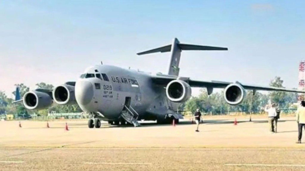 અમેરિકાથી ડિપોર્ટ ભારતીયોનું ત્રીજુ વિમાન અમૃતસર પહોંચ્યું, 33 ગુજરાતી સહિત 112 પ્રવાસી સામેલ અમેરિકાથી ડિપોર્ટ ભારતીયોનું ત્રીજુ વિમાન અમૃતસર પહોંચ્યું, 33 ગુજરાતી સહિત 112 પ્રવાસી સામેલ