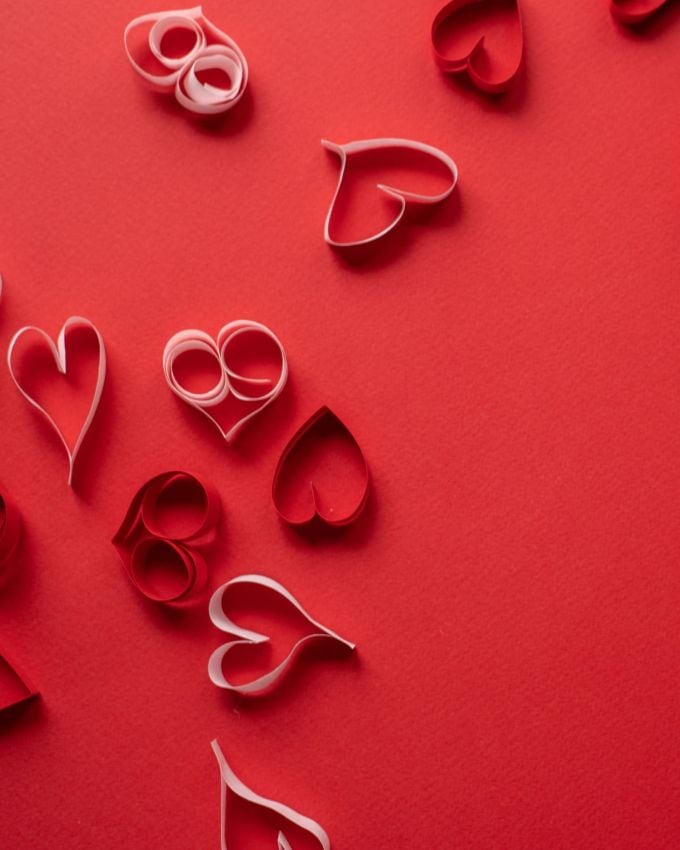 વેલેન્ટાઈન વીક (Valentine Week) ચાલી રહ્યો છે, તો આપણે બોલીવુડના સૌથી રોમેન્ટિક હીરો વિશે કેવી રીતે વાત ન કરી શકીએ. વેલેન્ટાઈન વીકના આ ખાસ દિવસને વધુ ખાસ બનાવવા માટે તમે તમારા જીવનસાથી સાથે કેટલીક ખાસ બોલીવુડ ફિલ્મો જોઈ શકો છો. અહીં તમને બોલીવુડની અદ્ભુત રોમેન્ટિક ફિલ્મો વિશે જણાવીશું