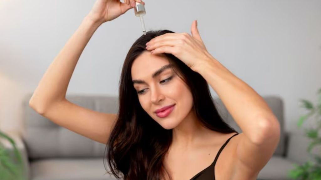 વાળમાં આ કારણે સીરમ લગાવવું જોઈએ, થશે ઘણા ફાયદા ! વાળમાં આ કારણે સીરમ લગાવવું જોઈએ, થશે ઘણા ફાયદા !