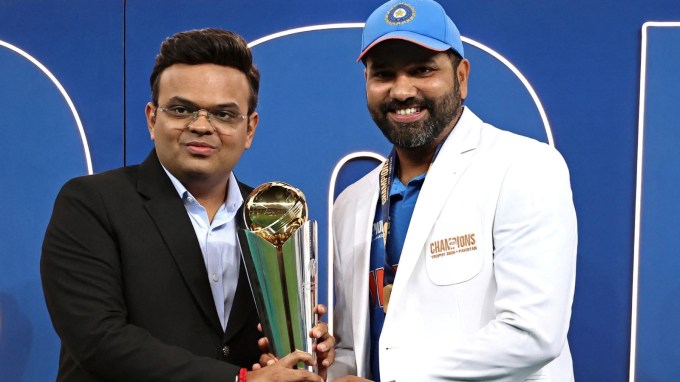 Champions Trophy 2025 : આઈસીસી ચેમ્પિયન્સ ટ્રોફી 2025માં ભારત ચેમ્પિયન બન્યું છે. દુબઈ ઈન્ટરનેશનલ સ્ટેડિયમ ખાતે રમાયેલી ફાઇનલમાં ભારતે ન્યૂઝીલેન્ડને ચાર વિકેટથી હરાવીને ત્રીજી વખત ટાઇટલ જીત્યું છે.(Photo: Twitter)