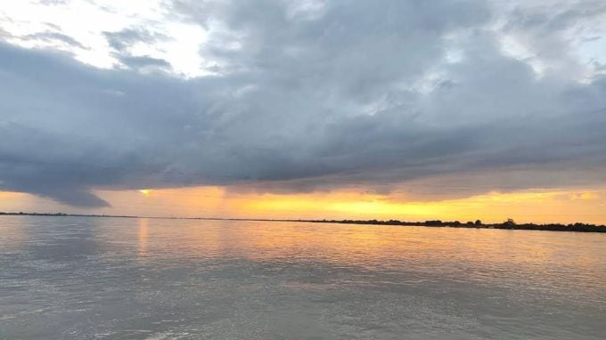 આ સ્થળની વિશેષતા : સરગુજા વિશે એવું કહેવાય છે કે જિલ્લાનો અડધાથી વધુ ભાગ જંગલોથી ઘેરાયેલો છે. તેની સરહદ ઓડિશા, ઝારખંડ અને ઉત્તર પ્રદેશ સાથે છે. સરગુજા વિશે એવું કહેવાય છે કે અહીંના જંગલોમાં પાંડો અને કોરવા જેવી આદિવાસી જાતિઓ રહે છે. અહીંનું શાંત અને શુદ્ધ વાતાવરણ ઘણા પ્રવાસીઓને આકર્ષે છે. પર્યટકો અહીં આરામની પળો વિતાવવા આવે છે.(Photo-wikipedia)