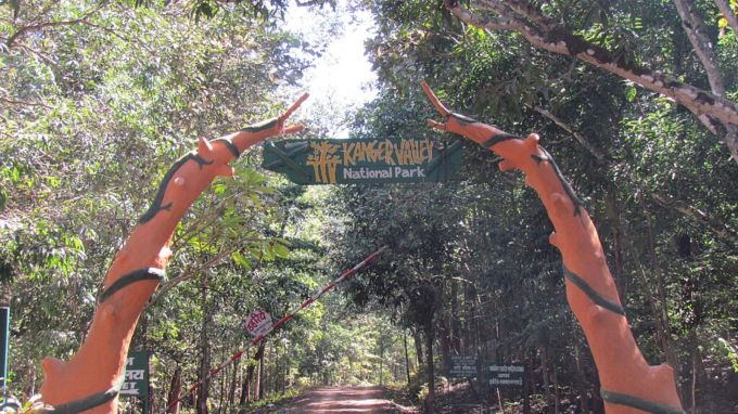 મુલાકાત લેવા માટે શ્રેષ્ઠ સ્થળો : તમને જણાવી દઈએ કે સરગુજામાં એવી ઘણી સુંદર અને અદ્ભુત જગ્યાઓ છે, જેને તમારે એક્સપ્લોર કરવી જોઈએ. અહીં તમે તિબેટ મંદિર, ટાઈગર પોઈન્ટ, ચંદ્ર વોટરફોલ, મહામાયા મંદિર, રામગઢ પહાડ, દુર્ગા મંદિર અને ફિશ પોઈન્ટ જેવા ધાર્મિક અને ખૂબ જ સુંદર સ્થળોની મુલાકાત લઈ શકો છો.(Photo-wikipedia)