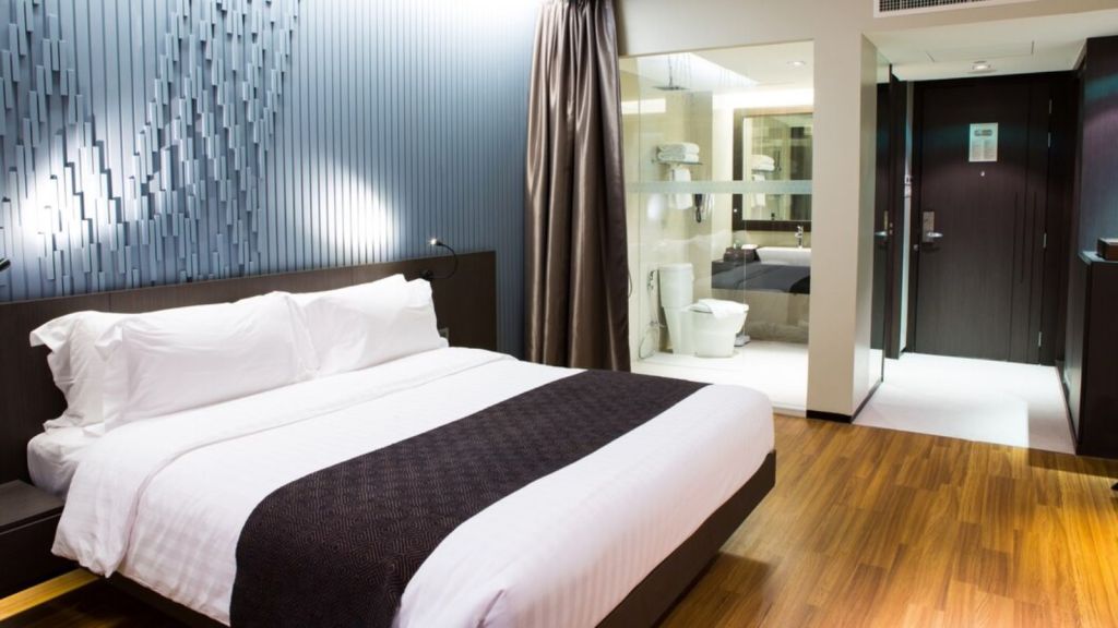 GST On Hotel : 1 એપ્રિલથી હોટેલમાં રહેવાનું જમવાનું મોંઘું, જીએસટી રેટ વધ્યો