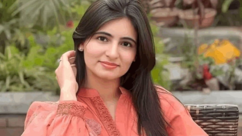 માતાના સંઘર્ષને જોઈને IAS બનવાનું નક્કી કર્યું! દિવસે કામ અને રાત્રે અભ્યાસ, પહેલા જ પ્રયાસમાં UPSC પાસ કર્યું