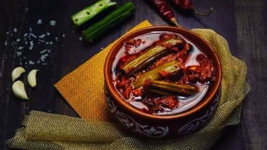 Moringa Pickle Recipe: સરગવાનું અથાણું સ્વાદ અને સ્વાસ્થ્ય માટે ઉત્તમ, શેફ પાસેથી જાણો બનાવવાની રીત Moringa Pickle Recipe: સરગવાનું અથાણું સ્વાદ અને સ્વાસ્થ્ય માટે ઉત્તમ, શેફ પાસેથી જાણો બનાવવાની રીત