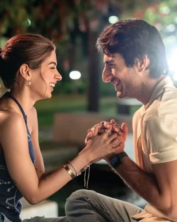 <strong>નાદાનિયાં</strong> : આ અઠવાડિયે નેટફ્લિક્સ પર બીજી સૌથી વધુ જોવાયેલી ફિલ્મ 'નાદાનિયાં' છે. આ રોમેન્ટિક ફિલ્મમાં સૈફ અલી ખાનનો પુત્ર ઇબ્રાહિમ અલી ખાન અને બોની કપૂરની પુત્રી ખુશી કપૂર મુખ્ય ભૂમિકામાં છે. 