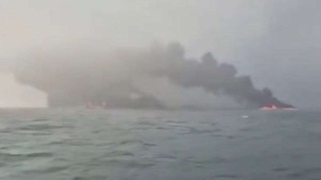 North Sea Ship Collision: સમુદ્રમાં ઓઈલ ટેન્કર અને કાર્ગો શિપ વચ્ચે ટક્કર બાદ આગ લાગી, 36 લોકોનું રેસ્ક્યૂ North Sea Ship Collision: સમુદ્રમાં ઓઈલ ટેન્કર અને કાર્ગો શિપ વચ્ચે ટક્કર બાદ આગ લાગી, 36 લોકોનું રેસ્ક્યૂ