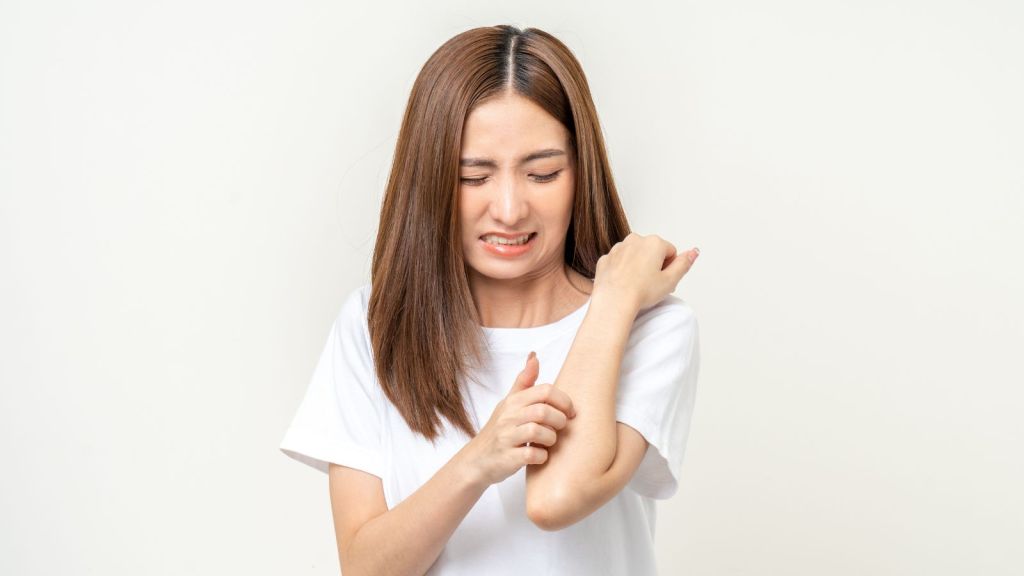 સ્કિન એલર્જી ની સમસ્યા સતાવી રહી છે? આ ઘરેલુ ઉપચાર આપશે રાહત