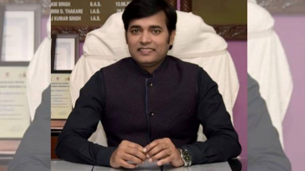 Success Story: ખાનગી કંપનીઓએ નોકરી માટે નકારી કાઢ્યા, પછી સખત મહેનત કરીને બન્યા IAS અધિકારી