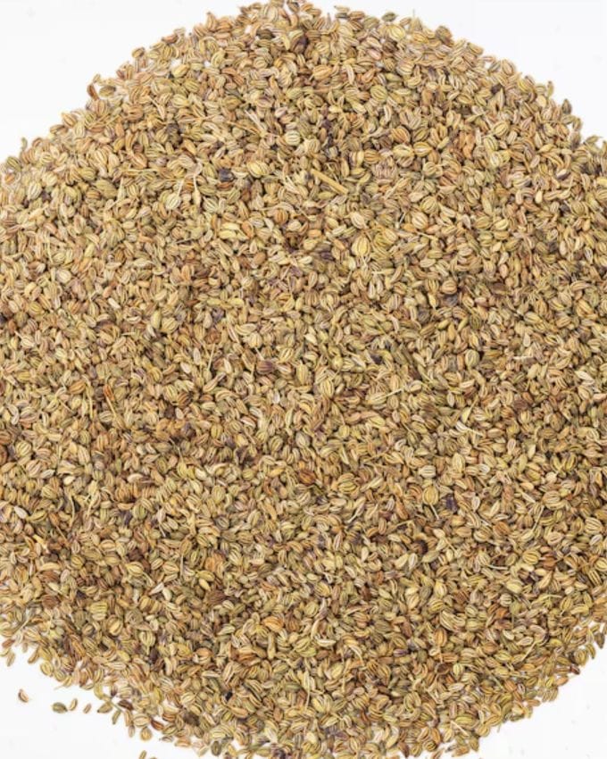 <strong>અજમો ખાવાના ફાયદા :</strong> અજમામાં થાઇમોલ નામનું સંયોજન હોય છે, જે પાચન ઉત્સેચકોને ઉત્તેજિત કરે છે અને પાચન સુધારે છે. તે ગેસ, અપચો અને પેટ ફૂલવું જેવી સમસ્યાઓથી રાહત આપવામાં મદદ કરે છે.