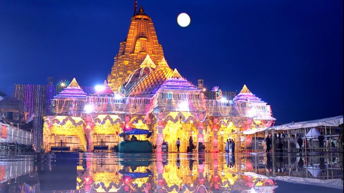 Chaitra navratri travels tips: ગુજરાતમાં દેવી-દેવતાઓના અનેક મંદિરો છે. 30 માર્ચ 2025થી ચૈત્ર મહિનો શરૂ થાય છે. આ મહિનામાં નવરાત્રી પણ આવે છે જેને ચૈત્ર નવરાત્રી પણ કહેવાય છે. ચૈત્ર નવરાત્રીમાં દુર્ગામાતાની ઉપાસના કરવાનું આવું મહત્વ છે. આ સમયે લાખો ભક્તો દુર્ગામાતાના વિવિધ મંદિરોએ દર્શન કરવા જાય છે. ત્યારે ચૈત્ર મહિના દરમિયાન તમે ગુજરાતમાં આવેલા વિવિધ માતાજીના મંદિરોએ દર્શન કરવા જઈ શકો છો. (photo-Gujarat tourisum)