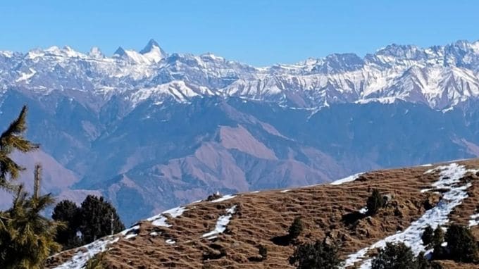 <strong>ખજ્જિયાર કેવી રીતે પહોંચવું?</strong><br>ખજ્જિયારમાં સૌથી નજીકનું એરપોર્ટ ગગ્ગલ એરપોર્ટ છે, જે ધર્મશાળામાં આવેલું છે. અહીથી ખજ્જિયાર 122 કિમી દૂર છે. અહીં આવવા ચંડીગઢ, દિલ્હી અને કુલ્લુથી ફ્લાઇટ મળે છે. ખજ્જિયારનું સૌથી નજીકનું રેલવે સ્ટેશન પઠાનકોટ છે, જે 118 કિમી દૂર છે. દિલ્હી, અમદાવાદ, ભટિંડા, હટિયા, જમ્મુ અને ઉધમપુરથી પઠાનકોટ માટે દરરોજ ટ્રેન આવે છે. ખજ્જિયાર હિમાચલ પ્રદેશના મોટાભાગના શહેરોથી રોડ માર્ગે જોડાયેલું છે. (Photo: Social Media)