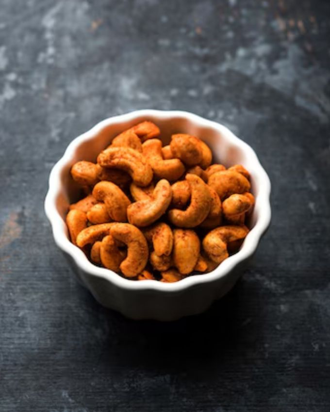 <strong>સામગ્રી :</strong> 250 ગ્રામ કાજુ, 1 ચમચી ફુદીનો પાવડર, 2 ચમચી ચાટ મસાલા, સ્વાદ મુજબ સિંધવ મીઠું, 2 ચમચી બટર 