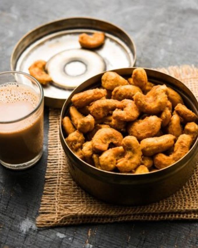 <strong>મસાલા કાજુ રેસીપી : </strong>આ પછી, તેને એક પ્લેટમાં કાઢી લો અને બાકીનો ચાટ મસાલો, ફુદીનો પાવડર વગેરે ઉમેરીને સારી રીતે મિક્સ કરો. હવે તમારા મસાલા કાજુ તૈયાર છે. ગરમાગરમ ચા સાથે તેનો આનંદ માણો.  જો તમે ઈચ્છો તો, તમે તેને કન્ટેનરમાં પણ સ્ટોર કરી શકો છો. 