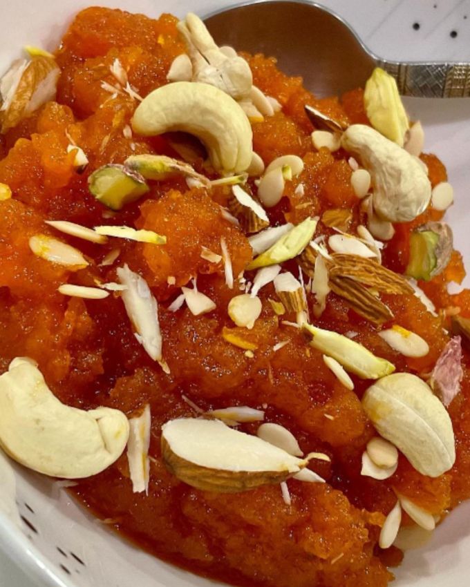 <strong>પપૈયા હલવો રેસીપી સામગ્રી </strong>: 1 પપૈયું (પાકેલું), 1/2 લિટર દૂધ, 1/2 કપ ખાંડ, 1 ચમચી ડ્રાય ફ્રૂટ્સ, 1/4 ચમચી ઈલાયચી પાવડર, 2 ચમચી દેશી ઘી 