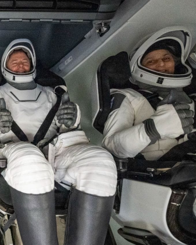 <strong>સુનિતા વિલિયમ્સનું વજન ઘટ્યું</strong> : આ મિશન પર, સુનિતા વિલિયમ્સ અને તેમના સાથીદારોનું શરીરનું વજન પણ ઘટી રહ્યું હતું, પરંતુ નિષ્ણાતોએ સ્પષ્ટતા કરી છે કે તેમનું વજન ખોરાકના અભાવને કારણે નહીં પરંતુ અવકાશના વાતાવરણને કારણે ઘટી રહ્યું હતું. નિષ્ણાતોએ એવો પણ દાવો કર્યો હતો કે આ મિશન દરમિયાન અવકાશયાત્રીઓના ખાવા-પીવાની સંપૂર્ણ કાળજી લેવામાં આવી હતી. એવો પણ દાવો કરવામાં આવ્યો છે કે મિશનનો સમય લંબાવવાને ધ્યાનમાં રાખીને, વધારાના ખોરાકની પણ વ્યવસ્થા કરવામાં આવી હતી.