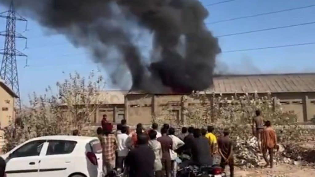 Gujarati News 6 March 2025 : સુરેન્દ્રનગરના થાનમાં મગફળીના ગોડાઉનમાં આગ, કરોડોનો માલ બળીને ખાખ