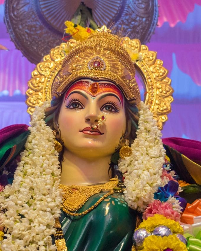 ચૈત્ર નવરાત્રી (Chaitra Navratri) નો પવિત્ર તહેવાર ચાલી રહ્યો છે. નવરાત્રી એ નવ દિવસનો હિન્દુ તહેવાર છે જેમાં દેવી દુર્ગાની પૂજા કરવામાં આવે છે. આ વખતે નવરાત્રી 30 માર્ચથી શરૂ થઇ છે જે  6 એપ્રિલ સુધી ચાલશે. નવરાત્રી દરમિયાન, દેવી દુર્ગાના નવ સ્વરૂપોની પૂજા કરવામાં આવે છે. ઘણા લોકો આ સમય દરમિયાન ધાર્મિક ઉપવાસ રાખે છે અને કઠોળ, કઠોળ, અનાજ અને ચોખાનો ત્યાગ કરે છે. 