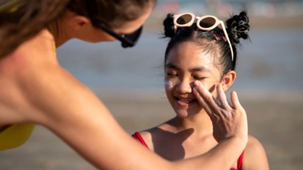 ગરમીમાં હીટ સ્ટ્રોક અને ડિહાઇડ્રેશનનો વધી શકે છે ખતરો, એક્સપર્ટ પાસેથી જાણો બચવાના ઉપાયો ગરમીમાં હીટ સ્ટ્રોક અને ડિહાઇડ્રેશનનો વધી શકે છે ખતરો, એક્સપર્ટ પાસેથી જાણો બચવાના ઉપાયો