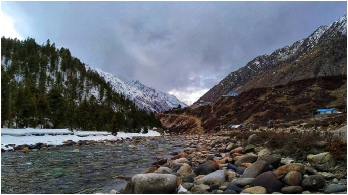 પ્રવાસીઓ શિયાળામાં આ હિલ સ્ટેશન પર સ્કીઇંગ કરવા જઈ શકે છે. ઉત્તરાખંડના ઔલી હિલ સ્ટેશનની જેમ, તે સ્કીઇંગ માટે પ્રખ્યાત છે. અહીં તમે બરફ સંબંધિત રમતોમાં ભાગ લઈ શકો છો. (Photo- Instagram)