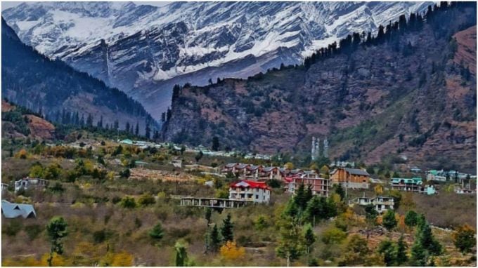 આ હિલ સ્ટેશનમાં તમે પર્વતો, ધોધ, નદીઓ અને જંગલો જોઈ શકો છો. શિયાળામાં તમે અહીં ટ્રેકિંગ કરી શકો છો અને ગરમ સૂર્યપ્રકાશનો આનંદ માણી શકો છો.(Photo- Instagram)