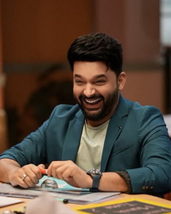 કપિલ શર્મા પાસે મુંબઈના અંધેરી વેસ્ટ વિસ્તારમાં એક આલીશાન ફ્લેટ છે, જેની કિંમત 15 કરોડ રૂપિયા છે. આ ઉપરાંત, તેમનું પંજાબમાં એક ફાર્મહાઉસ છે, જેની કિંમત 25 કરોડ રૂપિયા છે. તેમની લક્ઝરી વેનિટી વાન ઉદ્યોગમાં સૌથી પ્રખ્યાત છે કારણ કે તેની કિંમત 5.5 કરોડ રૂપિયા છે. 