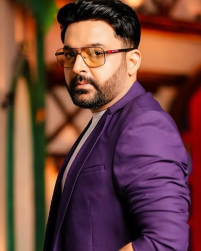 <strong>કપિલ શર્મા કલેકશન</strong> : કાર કલેક્શન વિશે વાત કરીએ, તો તેમાં મર્સિડીઝ બેન્ઝ S350, રેન્જ રોવર ઇવોક અને વોલ્વો XC90 SUV શામેલ છે. તે હંમેશા લુઇસ વીટન અને પ્રાડા જેવી હાઇ-એન્ડ બ્રાન્ડ્સ પર પૈસા ખર્ચે છે.