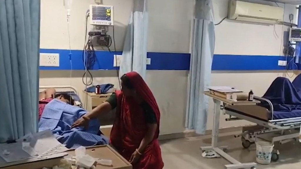 સાબરકાંઠાના વડાલીમાં સામૂહિક આત્મહત્યાનો પ્રયાસ, માતા-પિતાનું મોત, ત્રણ બાળકો સારવાર હેઠળ સાબરકાંઠાના વડાલીમાં સામૂહિક આત્મહત્યાનો પ્રયાસ, માતા-પિતાનું મોત, ત્રણ બાળકો સારવાર હેઠળ