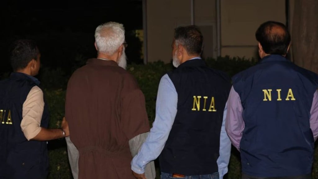 Tahawwur Rana : પટિયાલા હાઉસ કોર્ટમાં તહવ્વુર રાણાને રજૂ કરાયો, 18 દિવસના રિમાંડ મંજૂર, NIAએ નિવેદનમાં શું કહ્યું? Tahawwur Rana : પટિયાલા હાઉસ કોર્ટમાં તહવ્વુર રાણાને રજૂ કરાયો, 18 દિવસના રિમાંડ મંજૂર, NIAએ નિવેદનમાં શું કહ્યું?