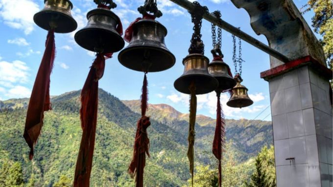 દર 12 વર્ષે વન ગામમાં એક મોટી પદયાત્રાનું આયોજન કરવામાં આવે છે, જેને નંદા દેવી રાજ જાટ તરીકે ઓળખવામાં આવે છે. વાણ ગામ એ જ 12મું સ્ટોપ છે. એવું માનવામાં આવે છે કે આ પદયાત્રામાં પોતાની બહેન નંદા દેવીનું સ્વાગત કરવા લટુ દેવતા પોતે આવે છે અને તેમને હેમકુંડ લઈ જાય છે.(photo-social media)