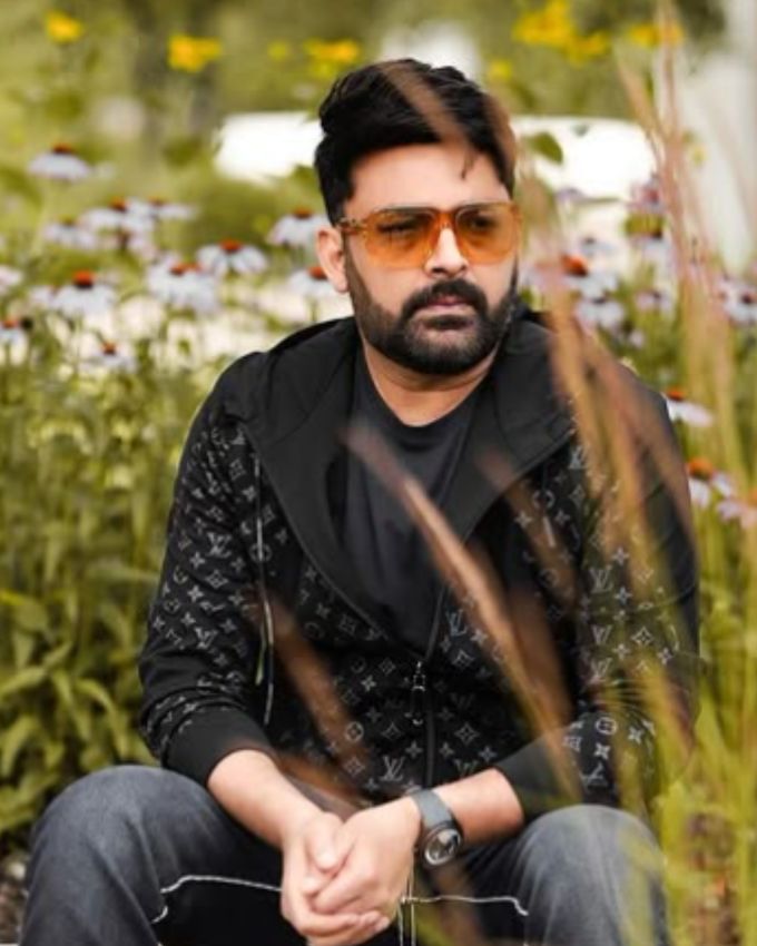 કોમેડી કિંગ કપિલ શર્મા (Kapil Sharma) 18 વર્ષથી ઇન્ડસ્ટ્રીમાં કામ કરી રહ્યા છે. વર્ષ 2005 માં, તેમણે કોમેડી શો 'હસ્તે હંસાતે રહો' થી પોતાની કારકિર્દીની શરૂઆત કરી. વર્ષ 2013 માં, તેમણે પોતાનો શો ધ કપિલ શર્મા શો શરૂ કર્યો, જે દર્શકોમાં ખૂબ જ લોકપ્રિય છે. 