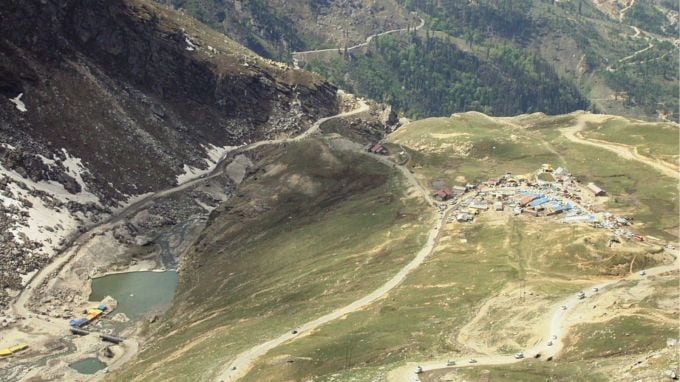 15 - બિયાસ નદી : બિયાસ નદી રાફ્ટિંગ અને તસવીરો લેવા માટે જાણીતી છે. પરમિટ સાથે તમે ટ્રાઉટ ફિશિંગમાં તમારું નસીબ અજમાવી શકો છો. કેટલીક સ્થાનિક રેસ્ટોરન્ટ્સ તમારું ભોજન પણ તૈયાર કરશે, તમને સૌથી તાજું હિમાલયન ફૂડ પીરસશે જેનો તમે ક્યારેય સ્વાદ માણશો.(photo-wikipedia)