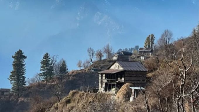 19-સેથાન વેલી : સેથાન વેલી વિશ્વની સૌથી ઓછી શોધાયેલ જગ્યાઓમાંની એક છે. શિયાળાના મધ્યમાં તે સ્નો-બોર્ડિંગ, ઇગ્લૂ આવાસ અને સ્કીઇંગ જેવી સુવિધાઓ પૂરી પાડે છે. સોલાંગથી વિપરીત, મનાલીમાં ઑફબીટ સ્થાનો શોધી રહેલા લોકો માટે આ એક યોગ્ય સ્થળ છે. હિમાચલ પ્રદેશમાં પર્યટનમાં તમને દરેક જગ્યાએ જોવા નહીં મળે.(photo-Social media)