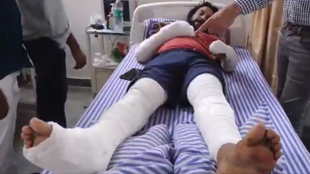 લગ્ન કરવાની ના પાડતા પ્રેમિકાએ બોયફ્રેન્ડને માર્યો માર, યુવકના હાથ-પગમાં કૂલ 13 ફ્રેક્ચર થયા લગ્ન કરવાની ના પાડતા પ્રેમિકાએ બોયફ્રેન્ડને માર્યો માર, યુવકના હાથ-પગમાં કૂલ 13 ફ્રેક્ચર થયા