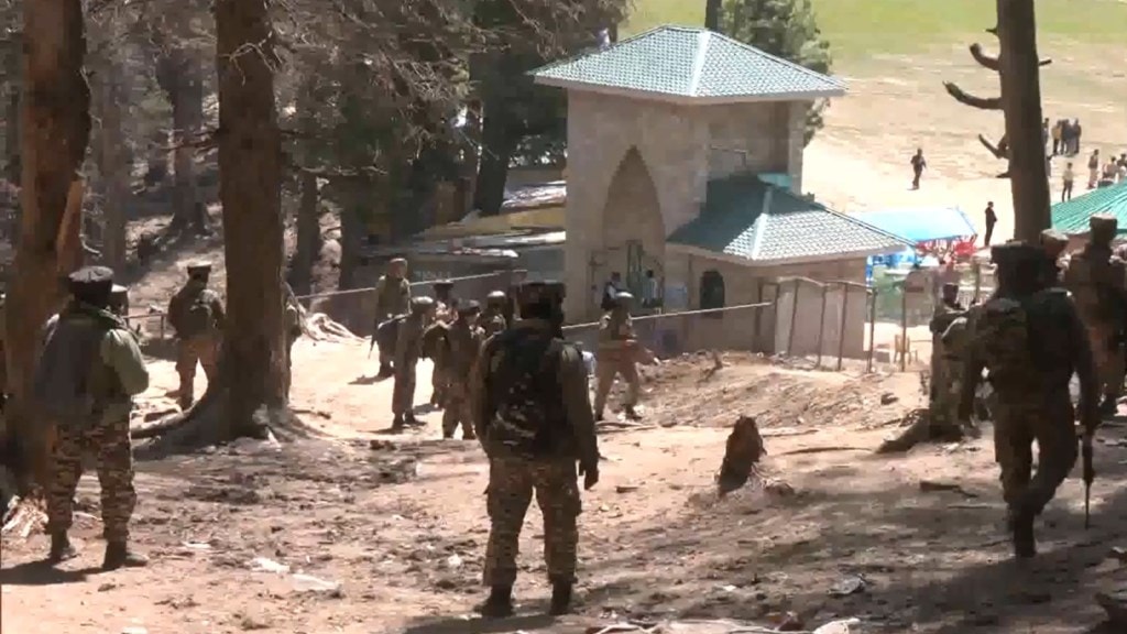 Pahalgam Terror Attack: બેખૌફ થઈને ફરતા રહ્યા અને ગોળીઓ વરસાવતા રહ્યા આતંકવાદીઓ, પહલગામ હુમલામાં જીવતા બચેલા ગુજરાતના વ્યક્તિએ શું કહ્યું?