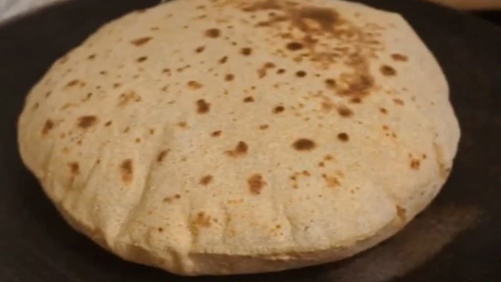 પહેલી અને છેલ્લી રોટલી કોને ખવરાવવી જોઈએ? રોટલી સાથે જોડાયેલા આ વાસ્તુ નિયમ જાણવા જરૂરી