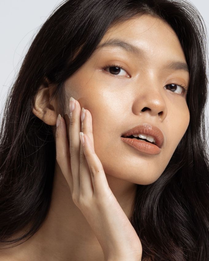 એલોવેરા એક કુદરતી  ત્વચા સંભાળ ઉપાય છે જે રસાયણમુક્ત અને આડઅસર મુક્ત છે. તેને તમારા રોજિંદા ત્વચા સંભાળના રૂટિનમાં સામેલ કરવાથી તમારી ત્વચા સ્વસ્થ, ચમકતી અને યુવાન રહે છે. જો તમે નેચરલ ઉપાય કરવા માંગતા હો, તો ચોક્કસપણે એલોવેરાને તમારી સ્કિનકેરનો એક મહત્વપૂર્ણ ભાગ બની શકે છે. 