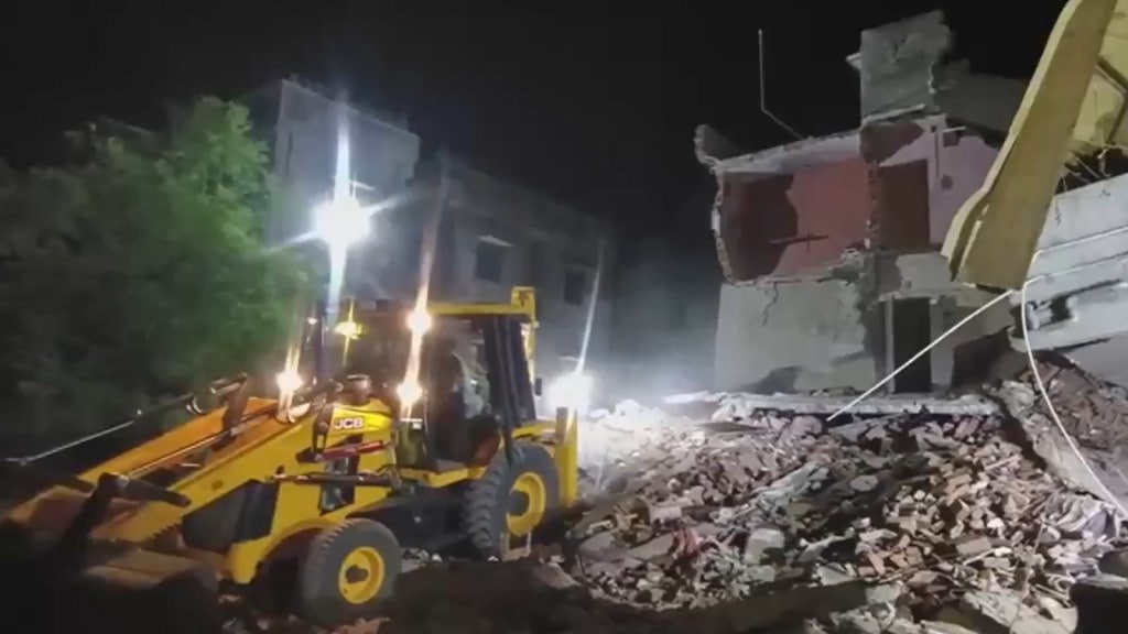 Gujarati News 21 April 2025 : વડોદરામાં 35 વર્ષ જૂની ઈમારત ધરાશાયી, ચાર લોકોનું રેસ્ક્યૂ કરાયું