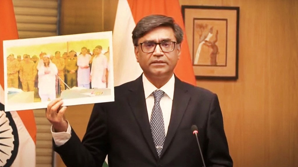 વિદેશ સચિવ વિક્રમ મિસરીએ કહ્યું – પાકિસ્તાન વૈશ્વિક આતંકવાદનું કેન્દ્ર, તસવીર દેખાડી પોલ ખોલી વિદેશ સચિવ વિક્રમ મિસરીએ કહ્યું – પાકિસ્તાન વૈશ્વિક આતંકવાદનું કેન્દ્ર, તસવીર દેખાડી પોલ ખોલી