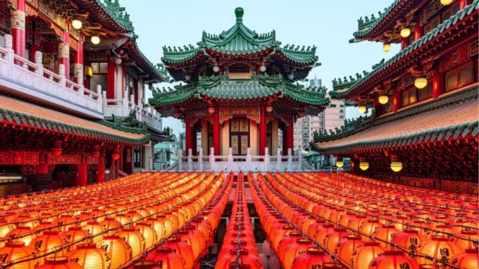 તાઇવાન : તાઇવાનની ઇ-વિઝા સિસ્ટમ ભારતીય પ્રવાસીઓ માટે ખૂબ જ સરળ છે. અરજી કર્યા પછી, વિઝા 2 થી 3 અઠવાડિયાના દિવસોમાં મળી જાય છે. તાઇવાનની સુંદર ખીણો અને સાંસ્કૃતિક વિવિધતાની સાથે, પ્રવાસીઓ રાજધાની તાઇપેઈના અદભુત દૃશ્યો પણ સરળતાથી જોઈ શકે છે.(photo-freepik)