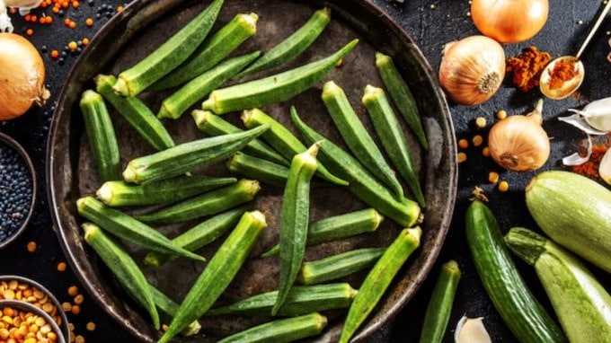 <strong>Okra Water Drink Benefits </strong>: ભીંડા લગભગ બધા જ ઘરોમાં ખાવામાં આવે છે. આ એક એવી શાકભાજી છે જેમાં ઘણા પોષક તત્વો જોવા મળે છે અને તે બધા સ્વાસ્થ્ય માટે ખૂબ જ ફાયદાકારક છે. (Photo: Freepik)