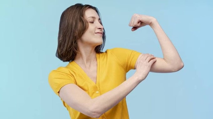 <strong>ઇમ્યૂન સિસ્ટમ :</strong> ભીંડાનું પાણી ઇમ્યૂન સિસ્ટમ માટે પણ ખૂબ ફાયદાકારક હોવાનું કહેવાય છે. તેમાં વિટામિન A, C અને K સારી માત્રામાં હોય છે જે રોગપ્રતિકારક શક્તિને મજબૂત બનાવવામાં મદદ કરે છે. (Photo: Freepik)