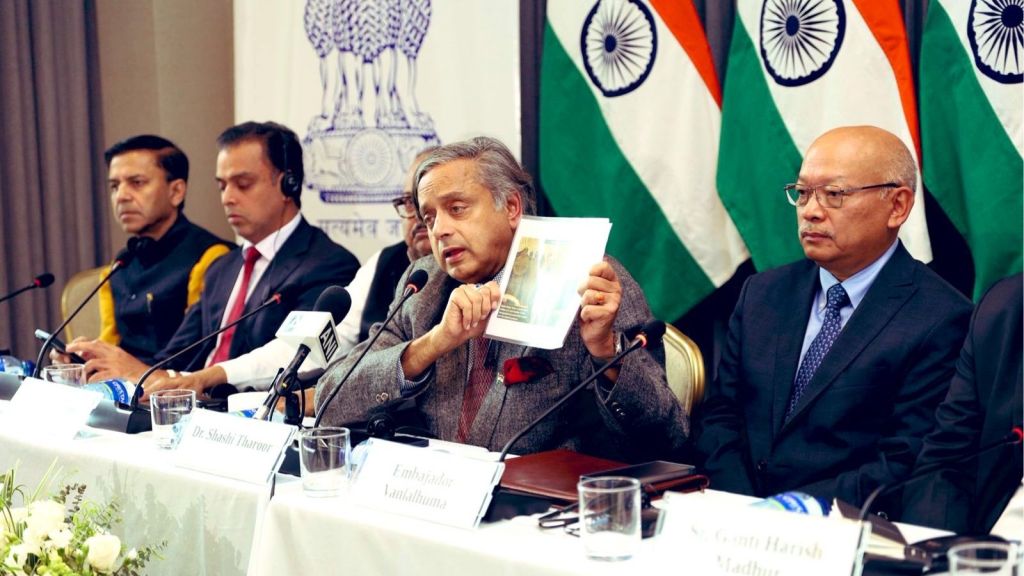 શશિ થરુરે ભારતને ફરી અપાવી કૂટનીતિક જીત, કોલંબિયાએ પાછું લીધું પાકિસ્તાનના સમર્થનનું નિવેદન