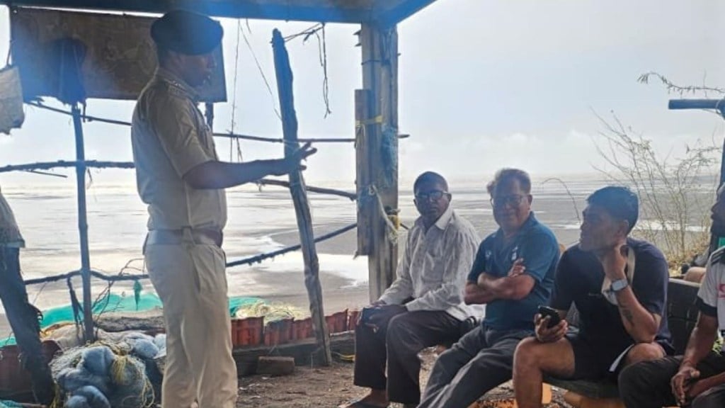 ભારત-પાકિસ્તાન તણાવ વચ્ચે વલસાડમાં પોલીસે સુરક્ષા વધારી, માછીમારો માટે ખાસ સૂચનાઓ જારી