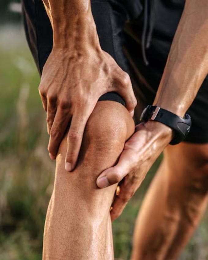 <strong>સ્નાયુઓ અને હાડકાં મજબૂત થાય </strong>: ચાલવાથી શરીરના સ્નાયુઓ સક્રિય થાય છે અને હાડકાં મજબૂત બને છે. તે ઓસ્ટીયોપોરોસિસ અને સાંધાના દુખાવાની શક્યતા ઘટાડે છે.